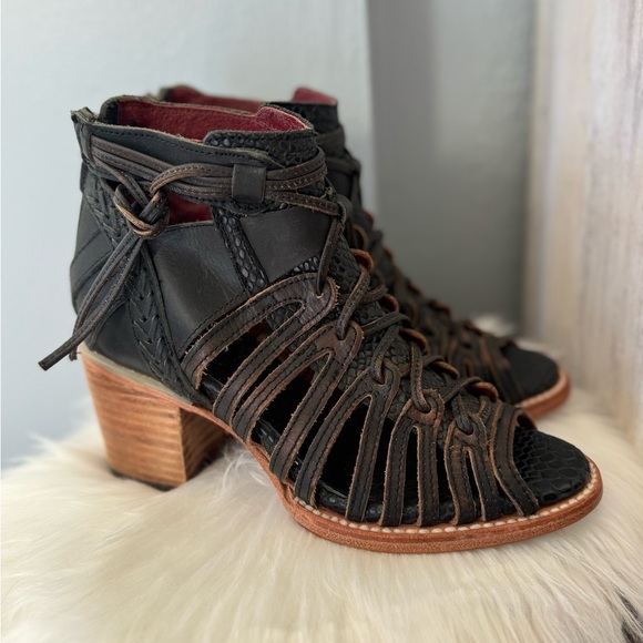 Gladiator Heels // Freebird - Picture 5 of 6